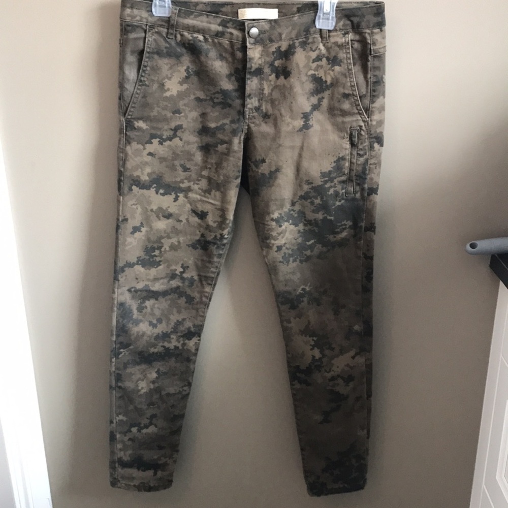Fun camo print Zara basic denim size 8